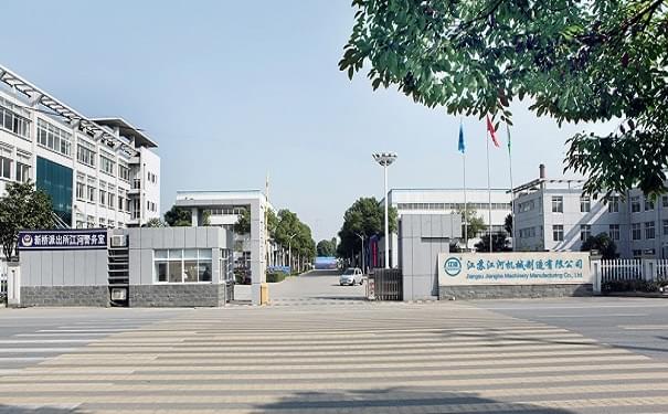 要想自蔓延陶瓷復(fù)合管內(nèi)襯平整，40年生產(chǎn)廠家建議您選擇內(nèi)徑≥DN70的哦